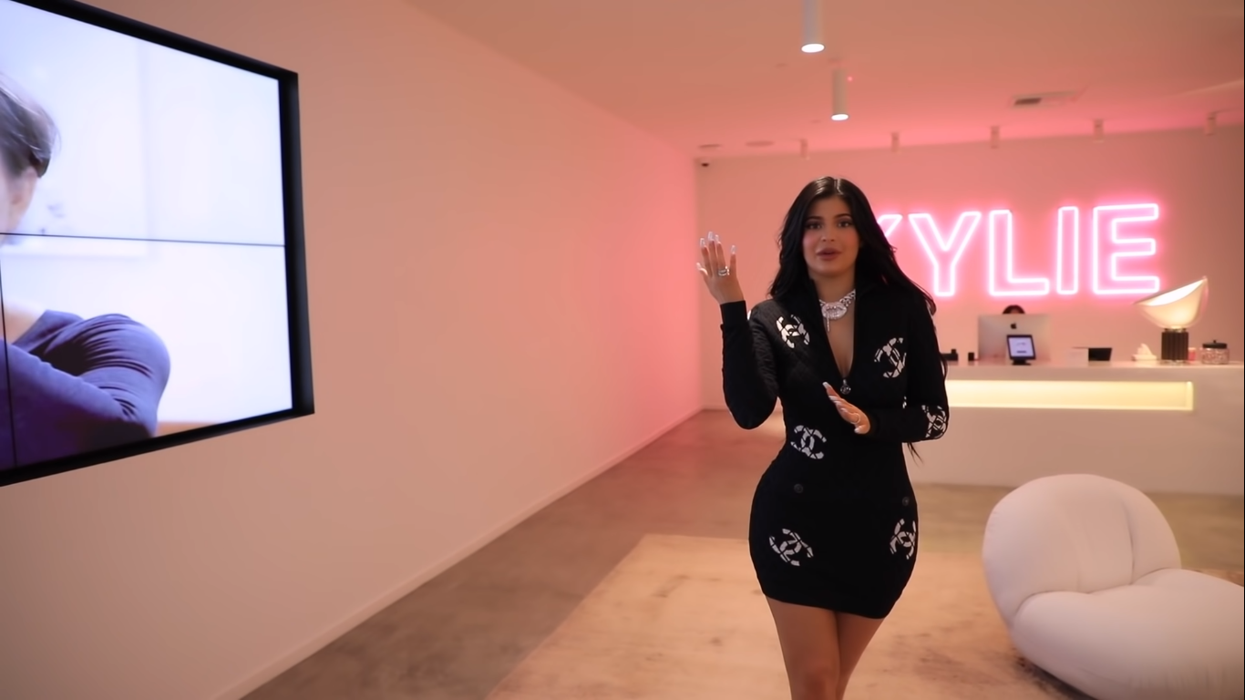 Access_Kardashian_02.png