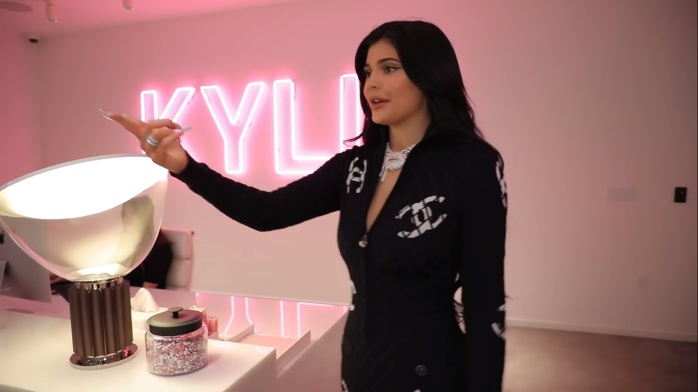 Access_Kardashian_03.png