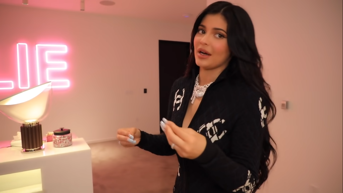 Access_Kardashian_07.png