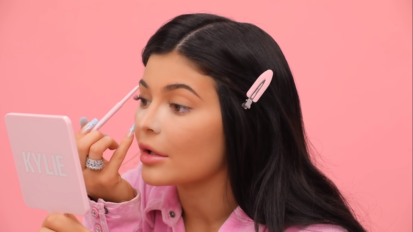 Access_Kardashian_010.png