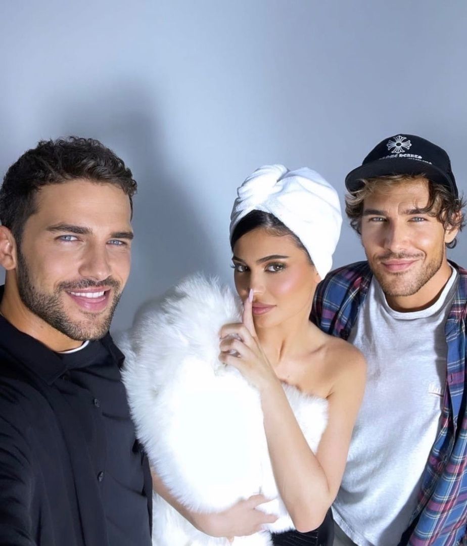Access_Kardashian_001~0.jpg