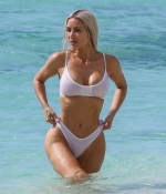 Access_Kardashian011.jpg