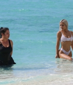 Access_Kardashian070.jpg