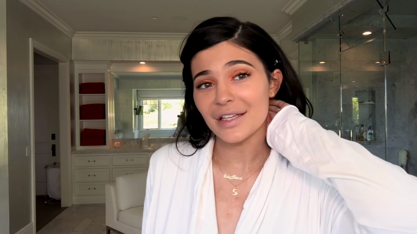 Access_Kardashian_011.png