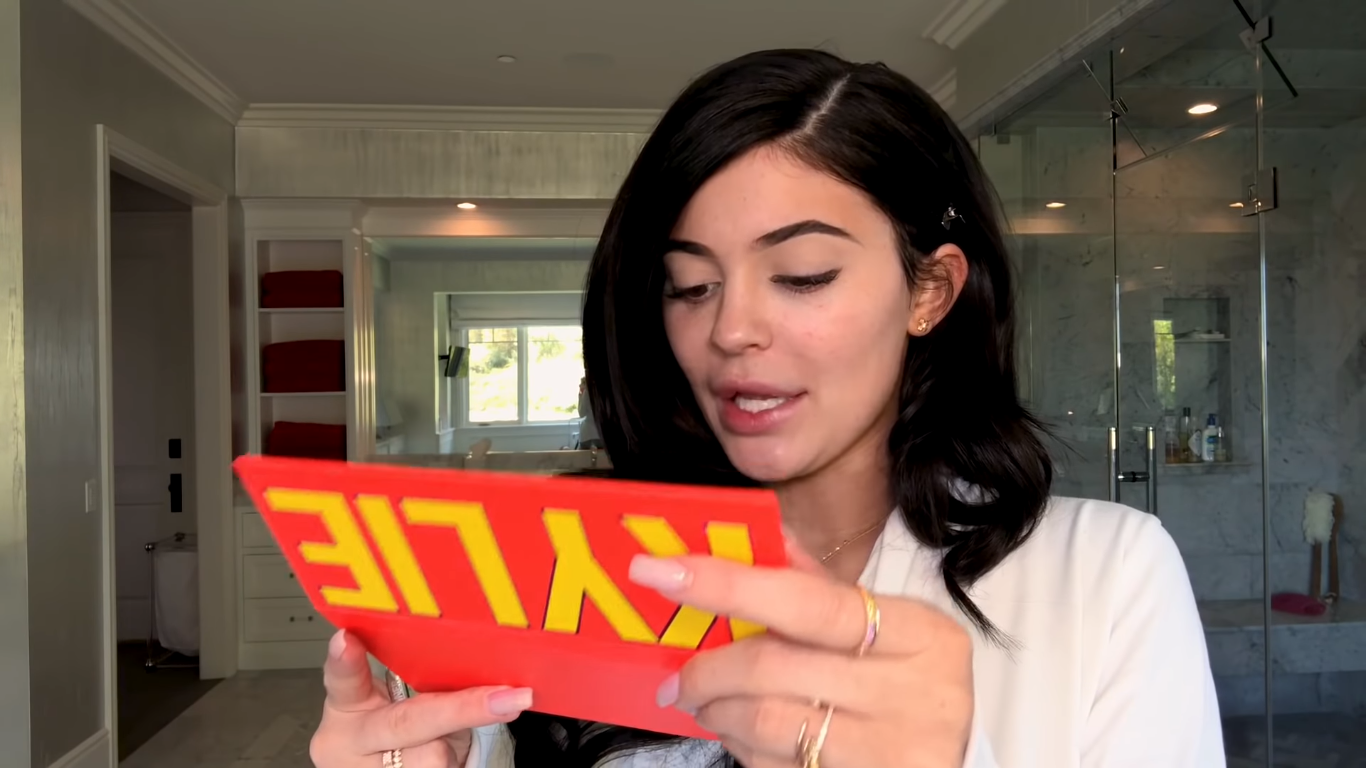 Access_Kardashian_03.png
