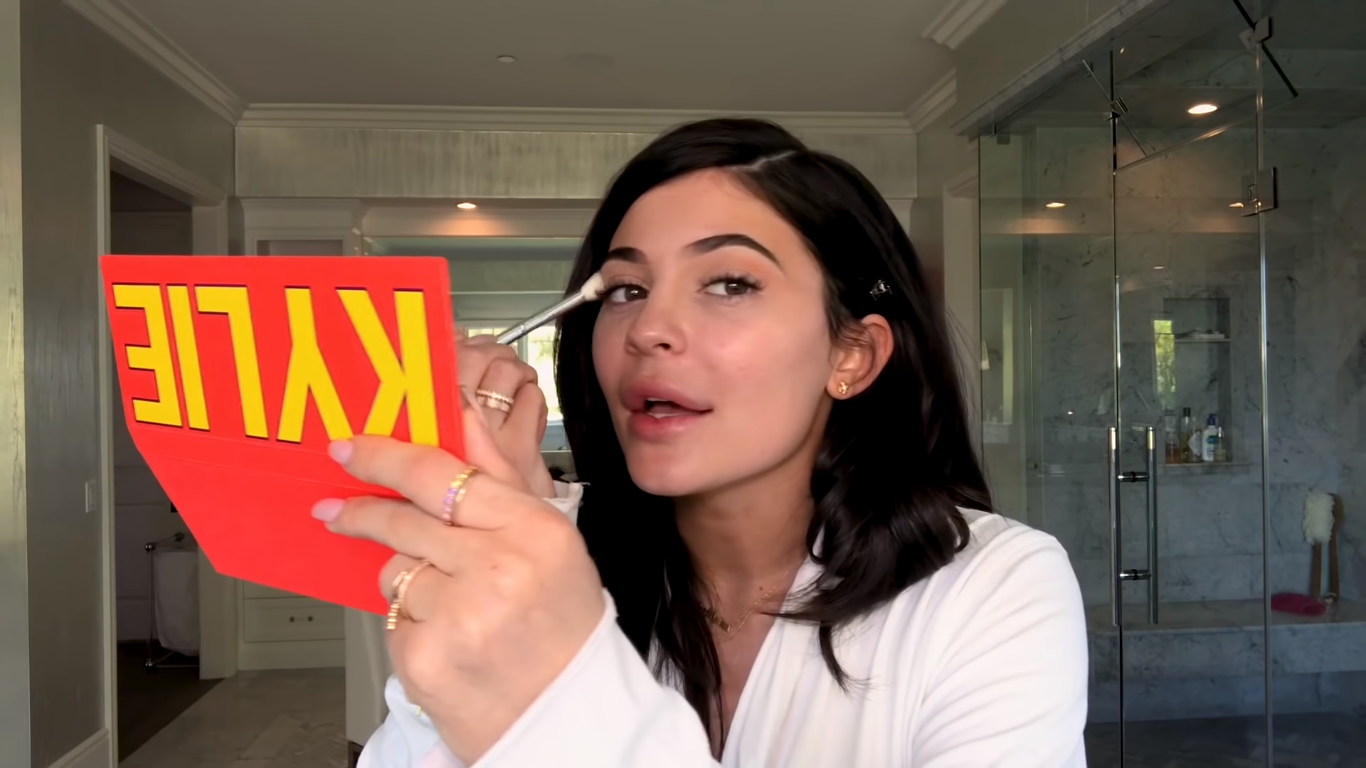 Access_Kardashian_05.png