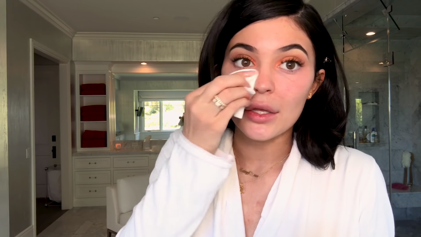 Access_Kardashian_07.png