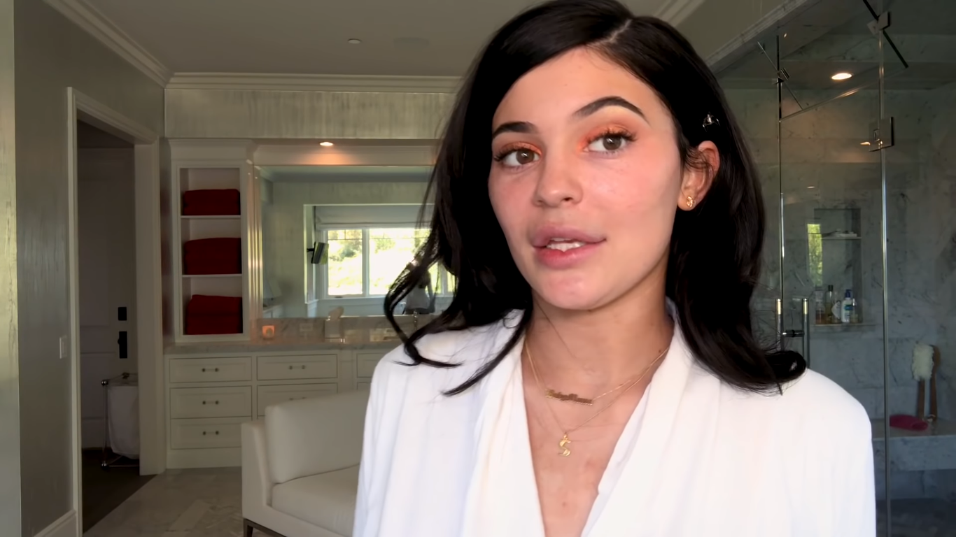 Access_Kardashian_08.png