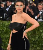 Access_Kardashian_282929.jpg