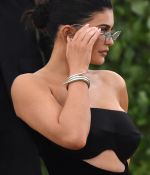 Access_Kardashian_285829.jpg