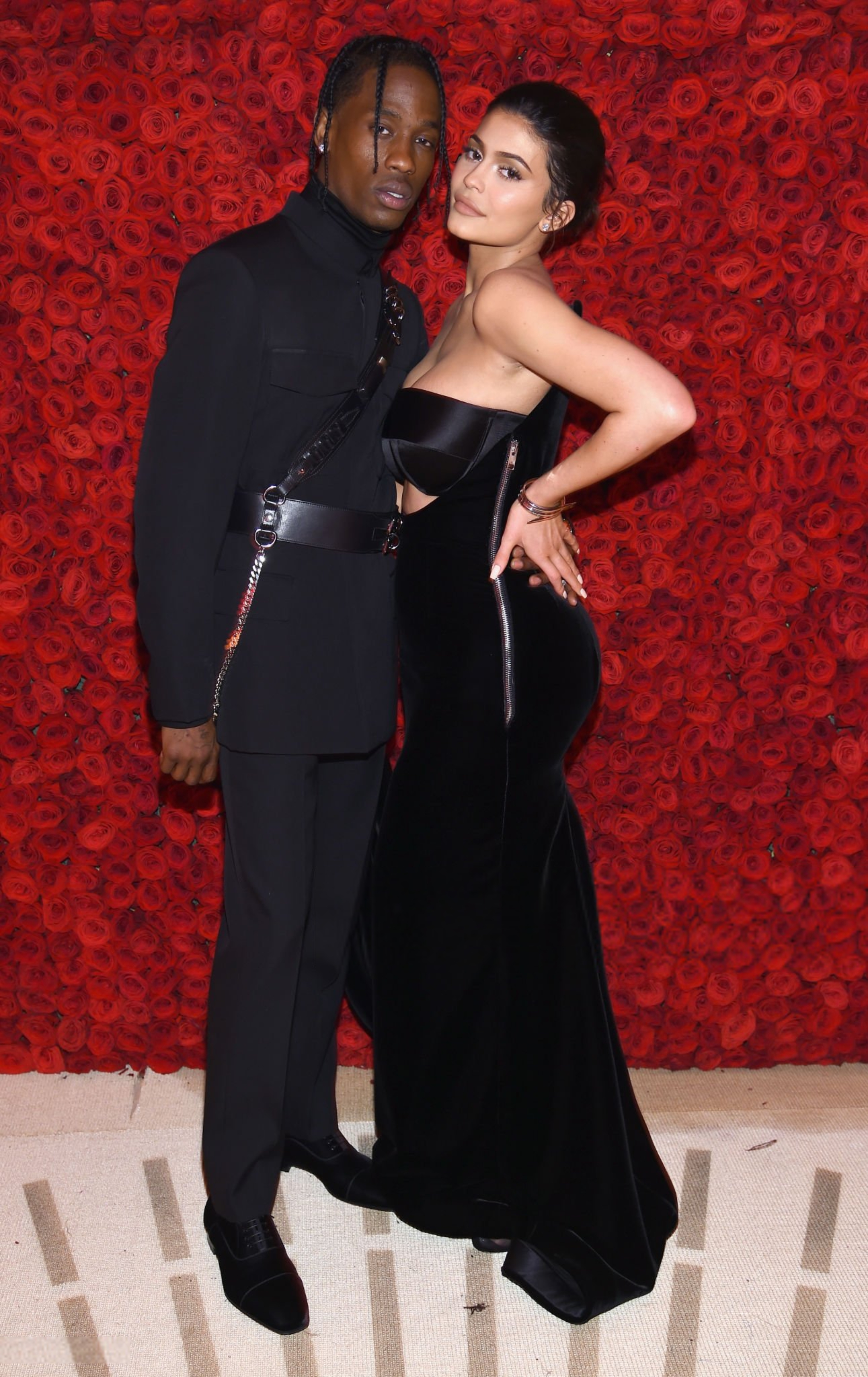Access_Kardashian_28129~0.jpg