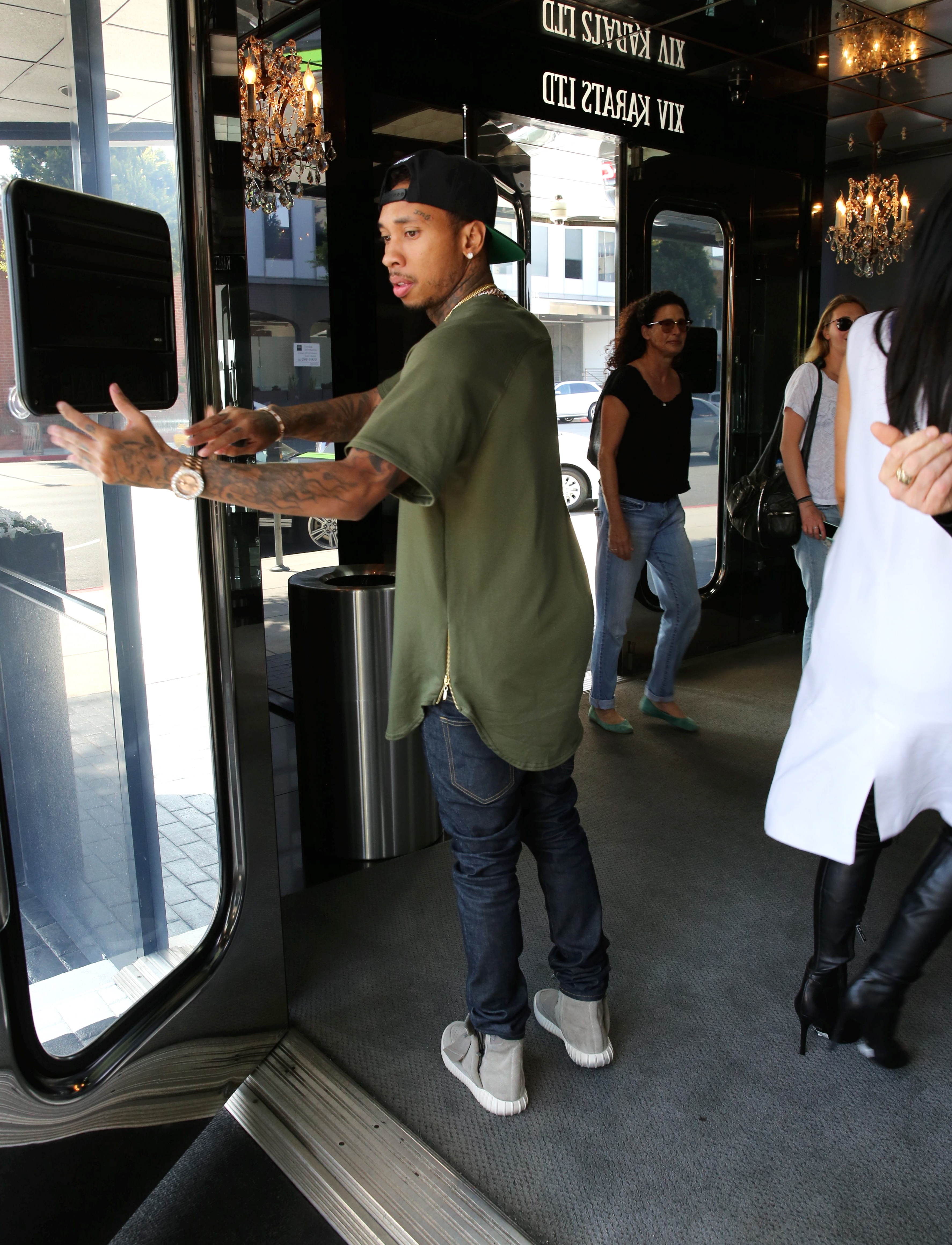 Access_Kardashian_08.jpg