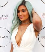 Access_Kardashian_01.jpg