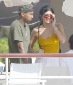 Access_Kardashian_01.jpg