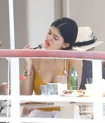 Access_Kardashian_012.jpg