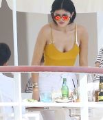 Access_Kardashian_011.jpg
