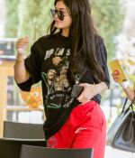 Access_Kardashian_06.jpg