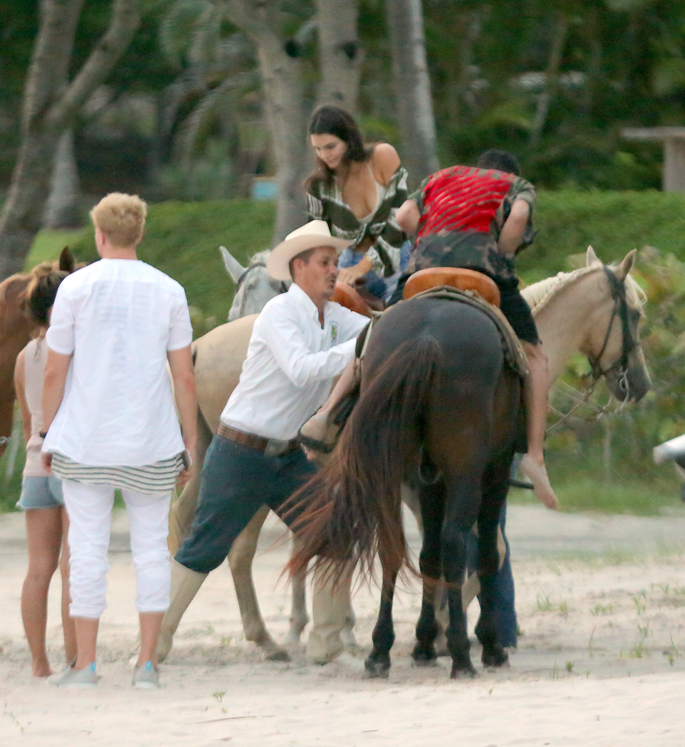 Access_Kardashian_04.jpg