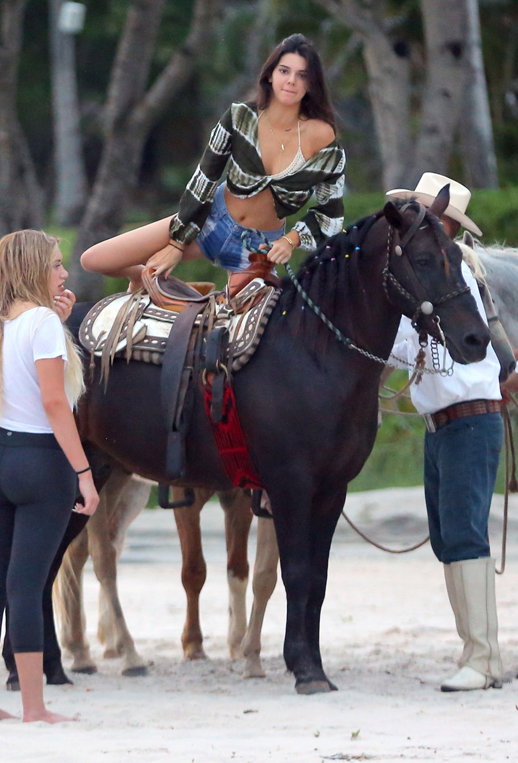 Access_Kardashian_06.jpg