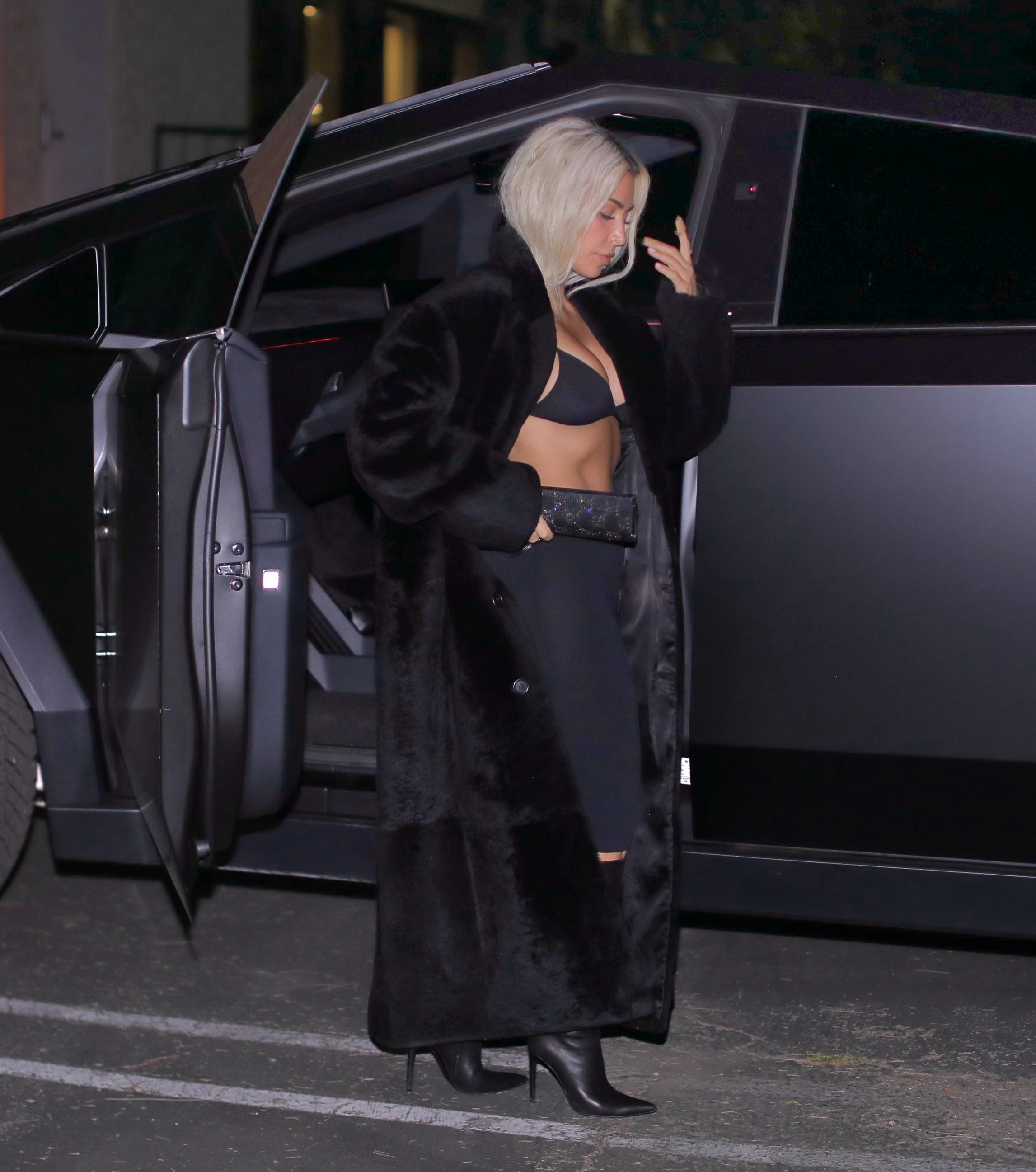 Access_Kardashian_01.jpg