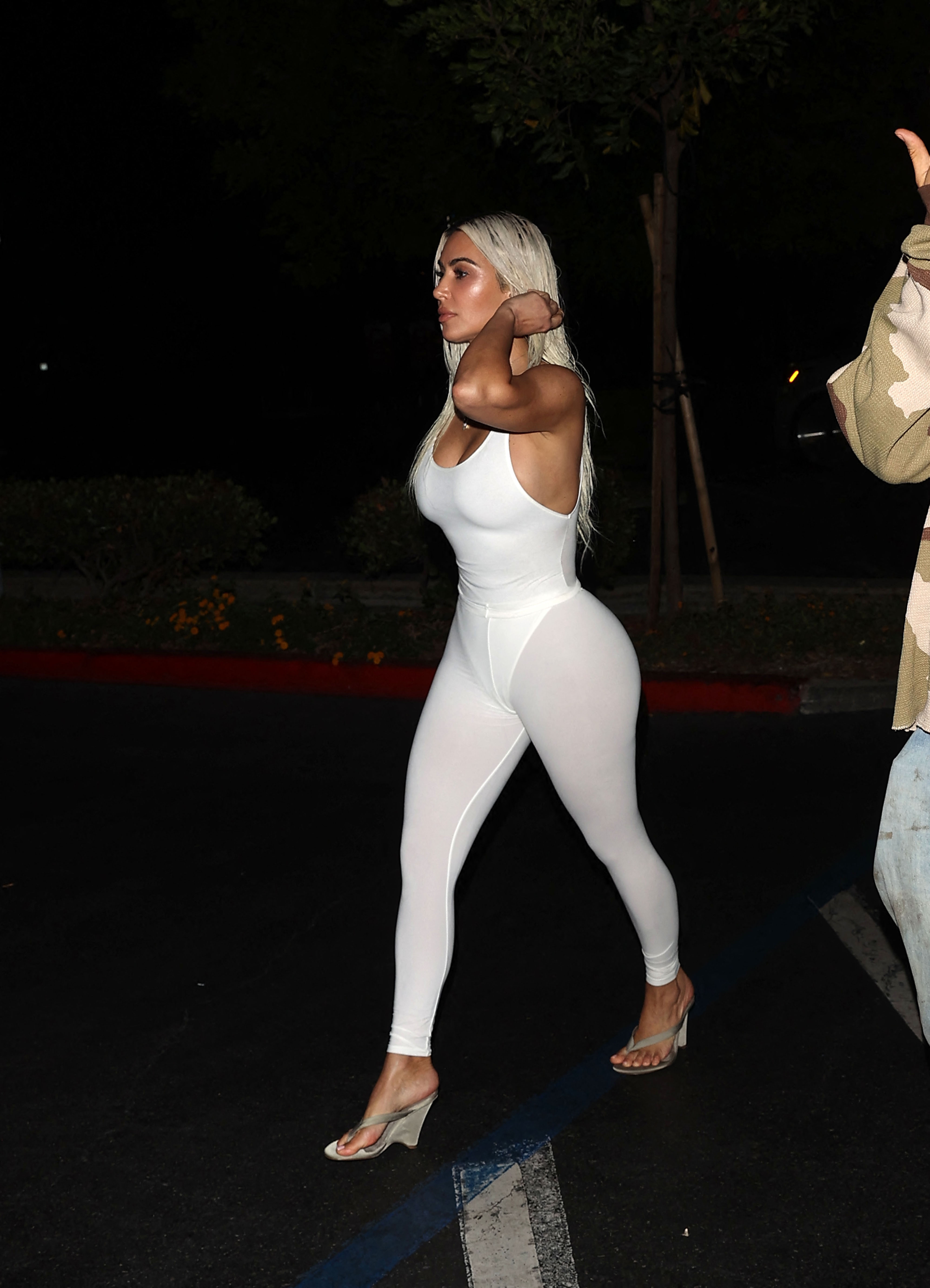 Access_Kardashian_03.jpg