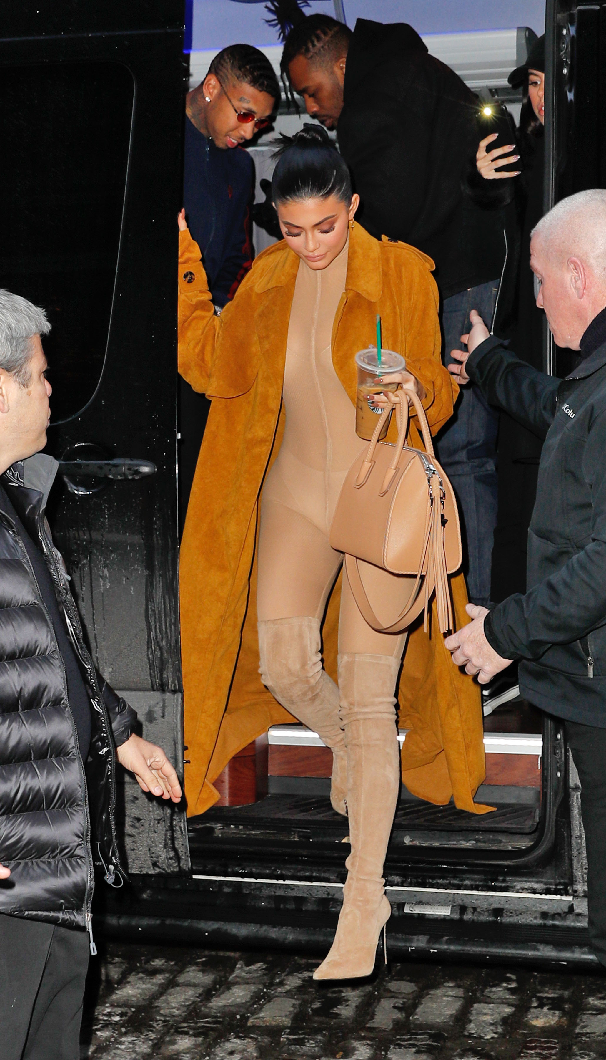 Access_Kardashian_28229.jpg