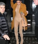 Access_Kardashian_28629.jpg