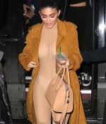Access_Kardashian_28929.jpg