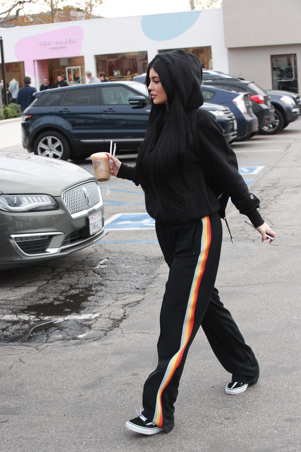 Access_Kardashian_281329.jpg