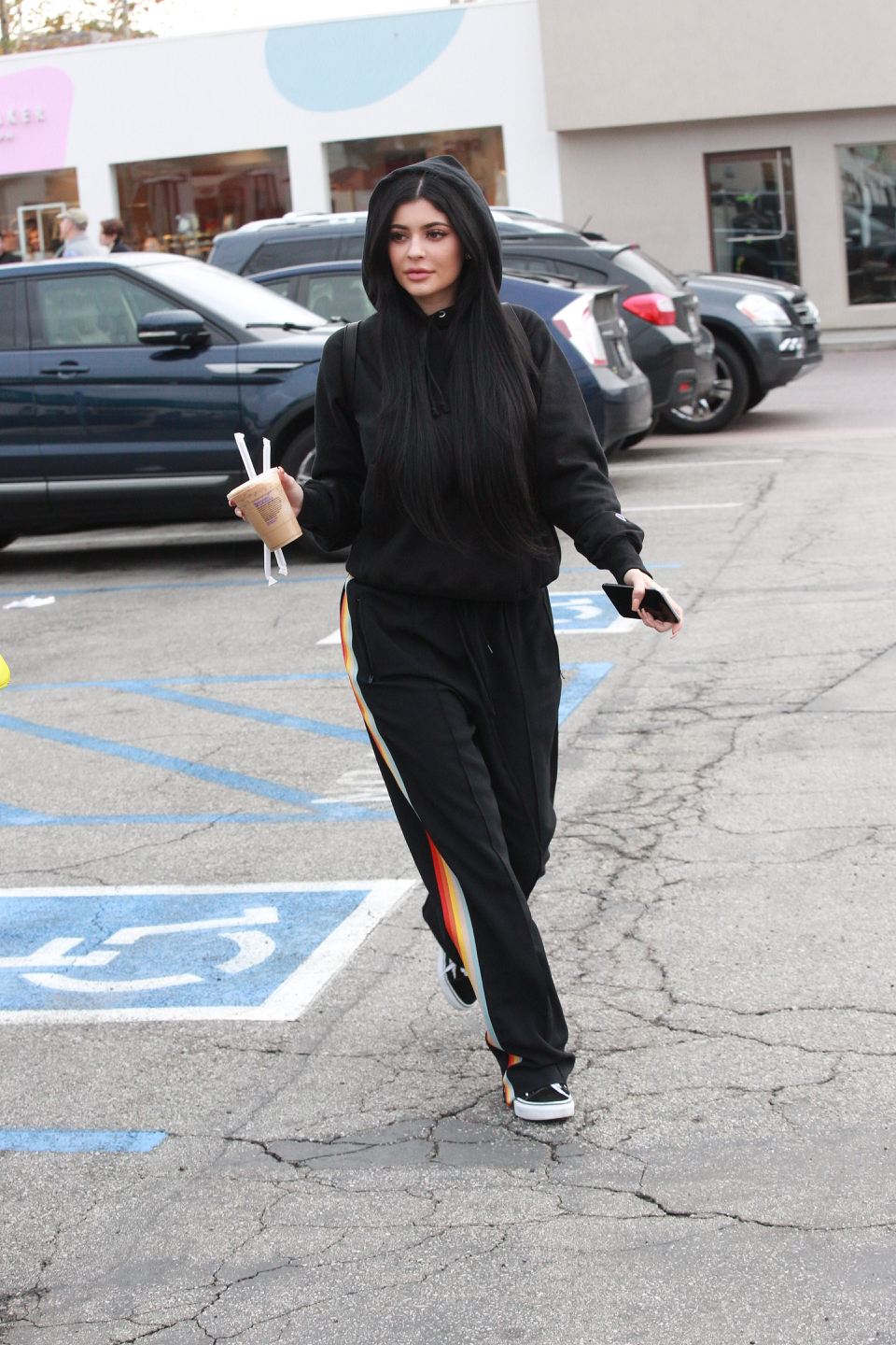 Access_Kardashian_28429.jpg