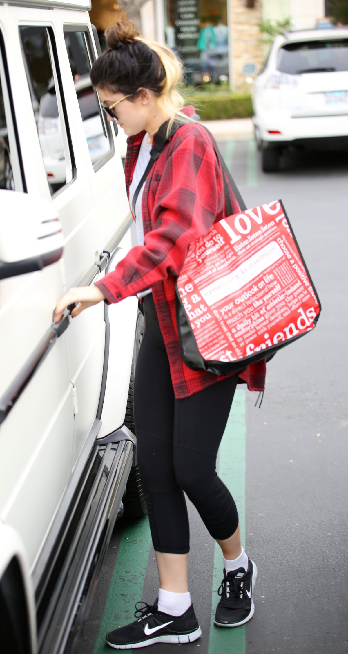 Access_Kardashian_01.jpg