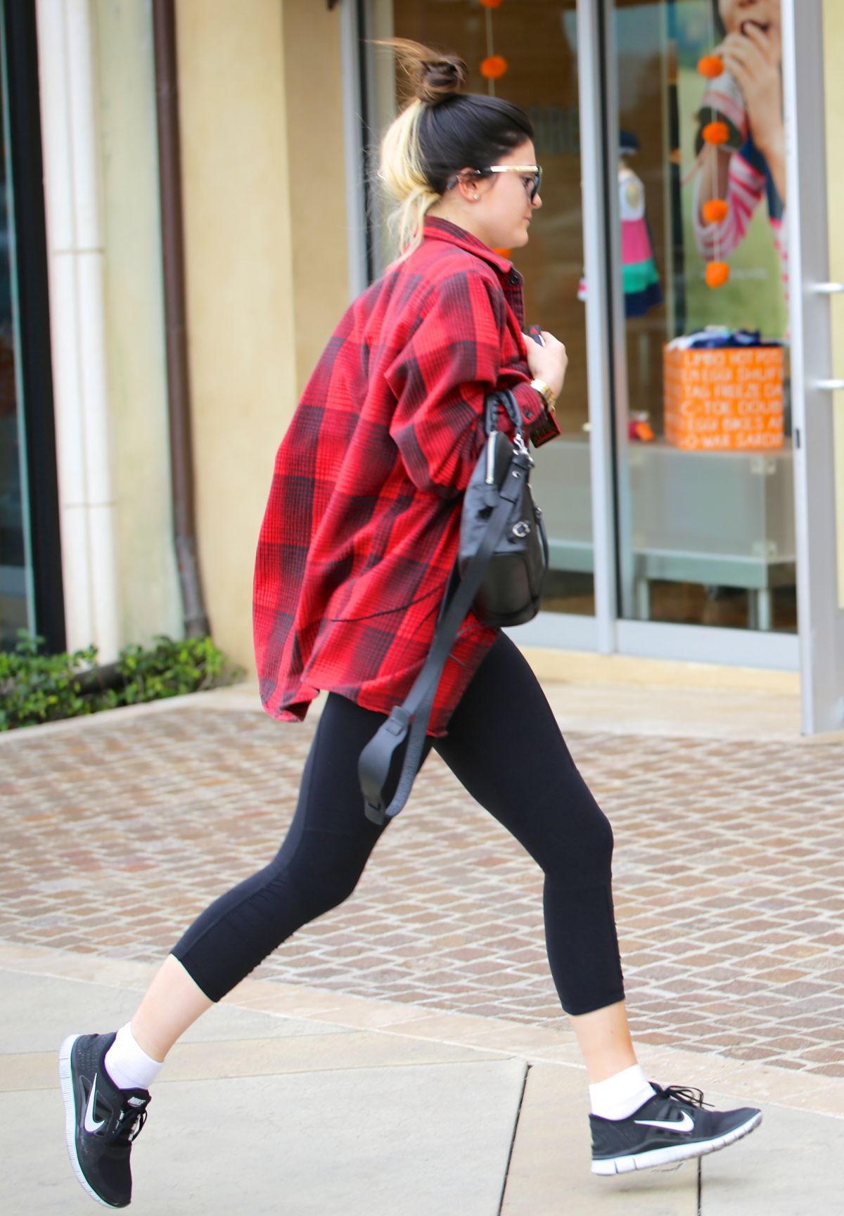 Access_Kardashian_05.jpg