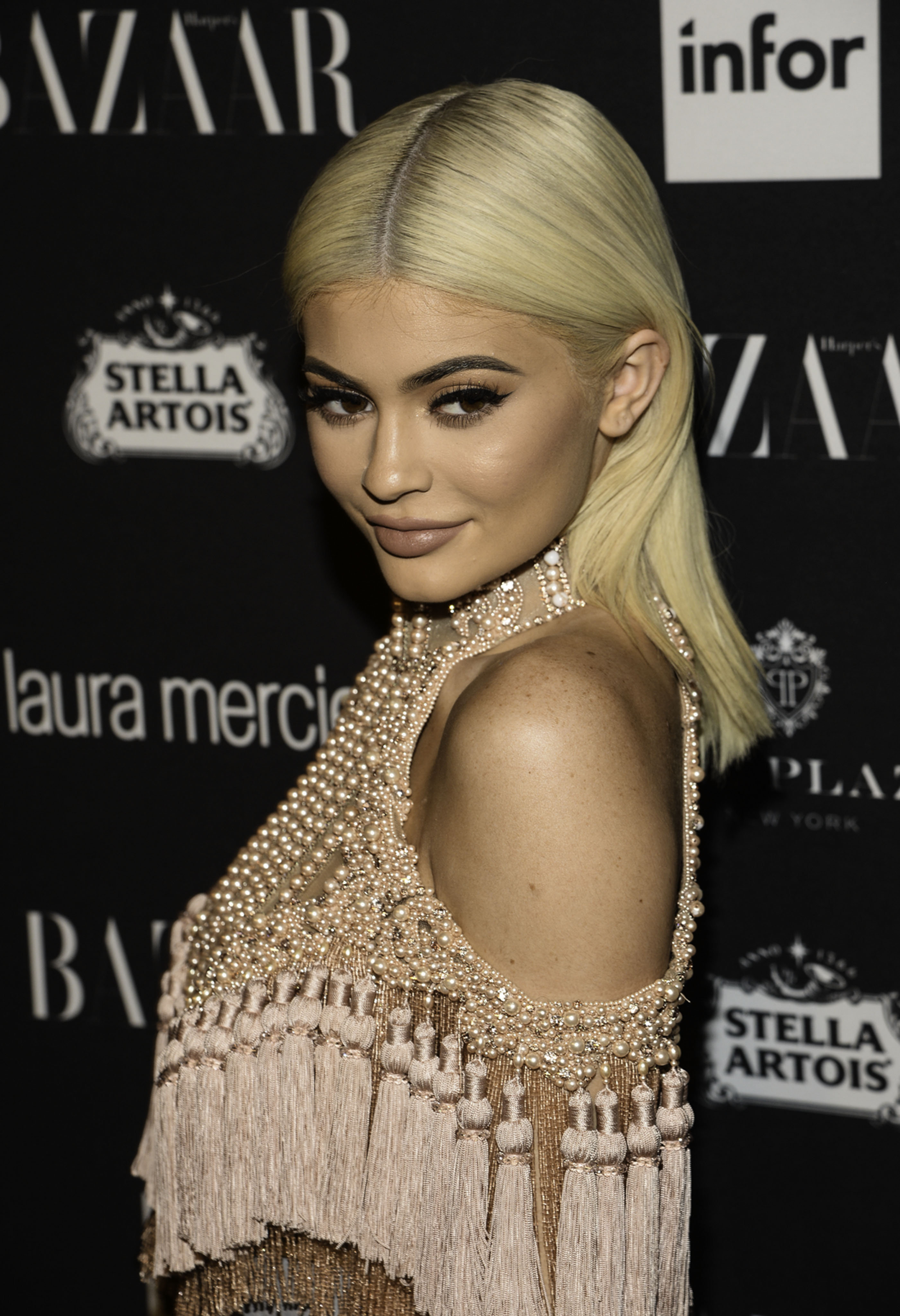 Access_Kardashian_03.jpg