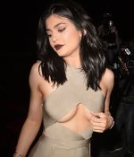 Access_Kardashian_281129.jpg