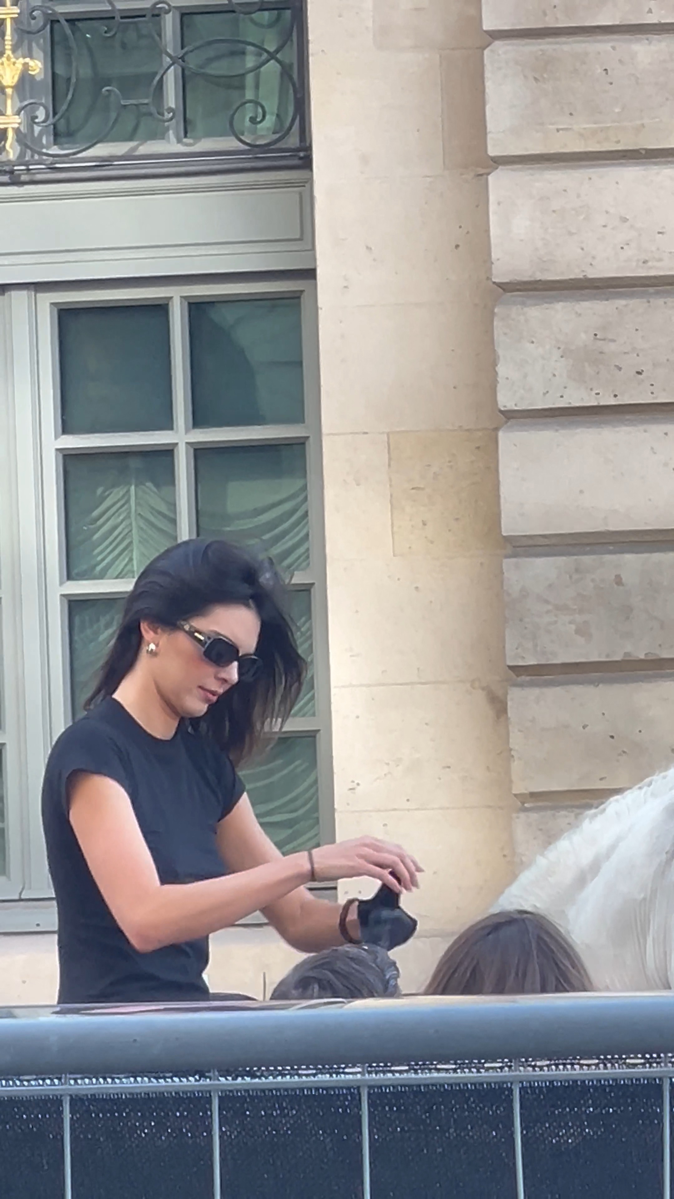 Access_Kardashian_28129~1.jpg