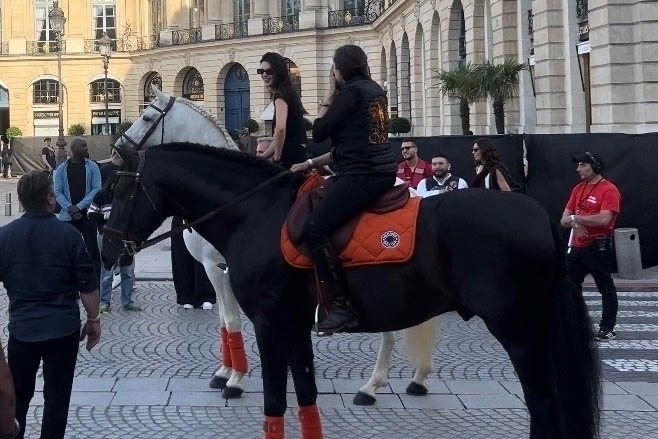 Access_Kardashian_28229~1.jpg