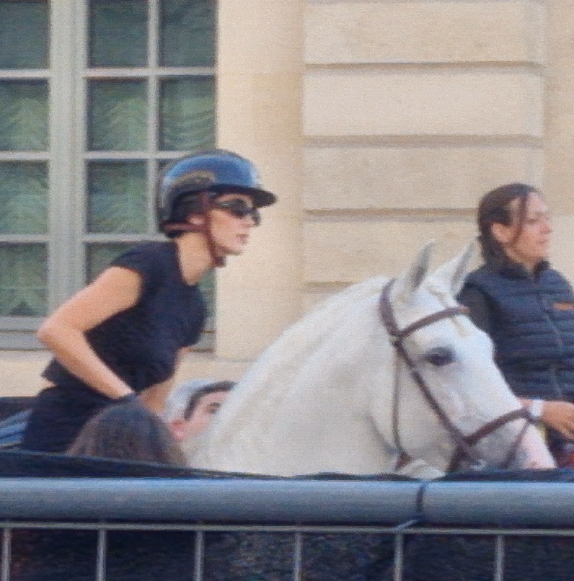 Access_Kardashian_28229~3.jpg