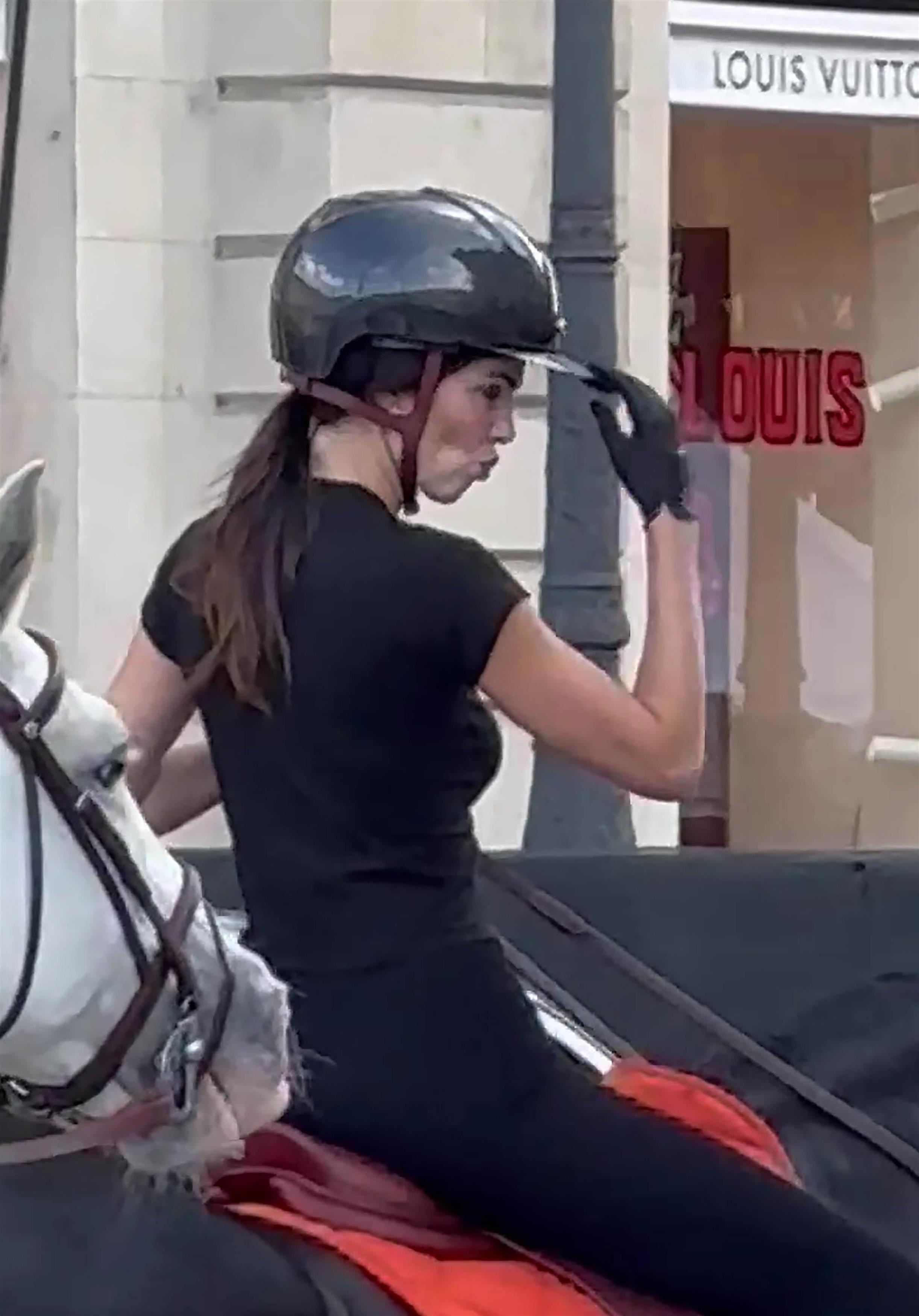 Access_Kardashian_28229~5.jpg