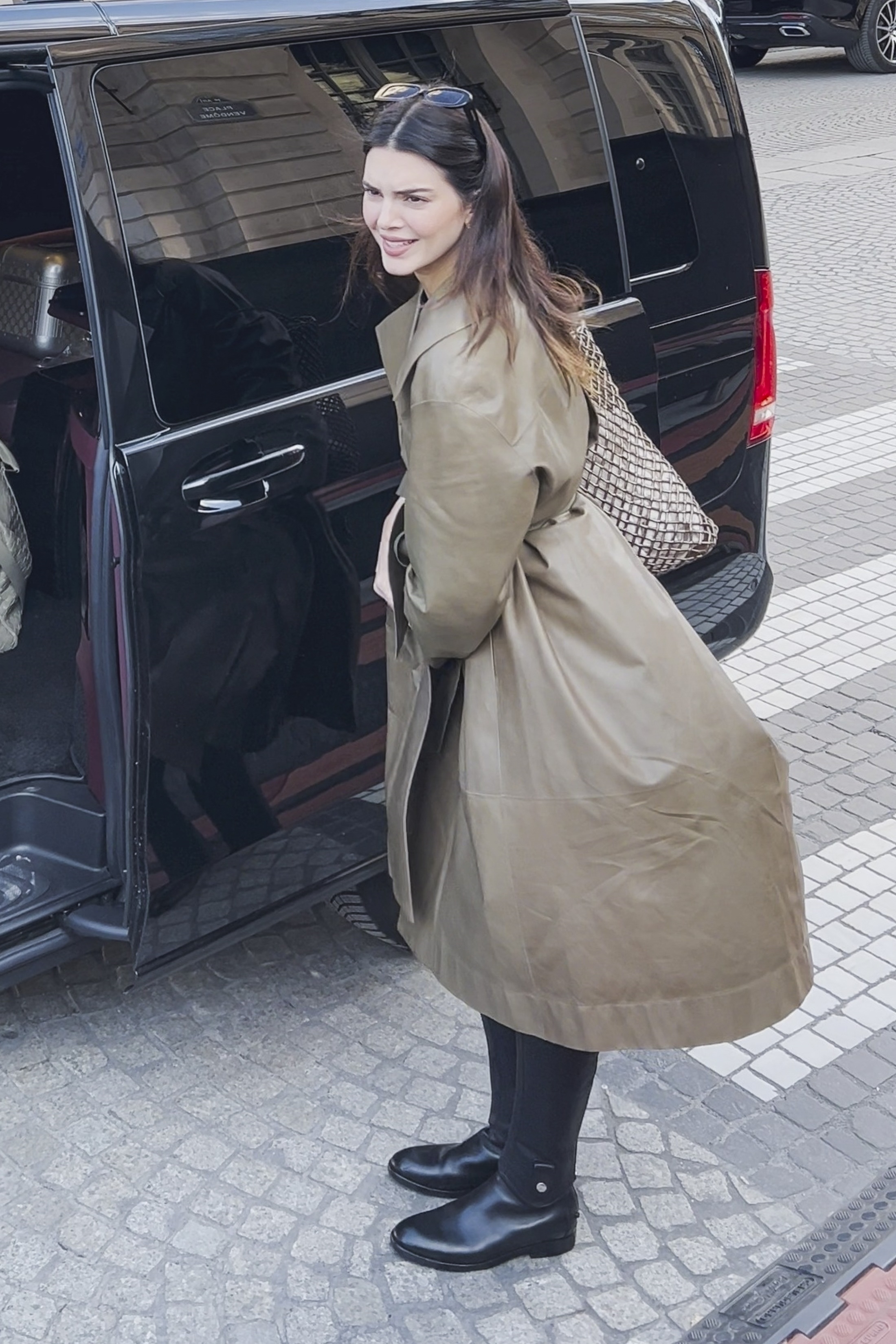 Access_Kardashian_282629~0.jpg