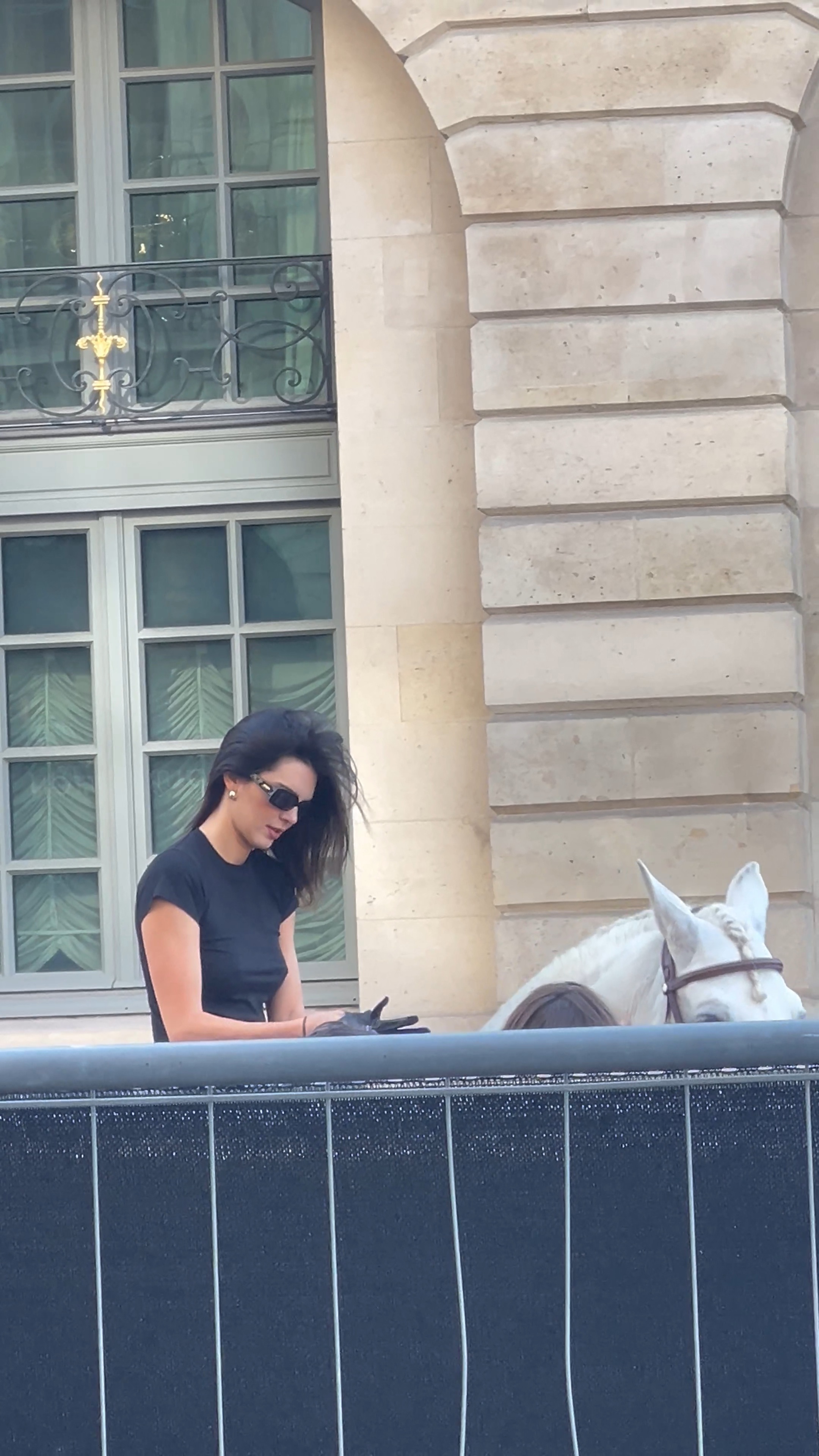Access_Kardashian_28329~2.jpg