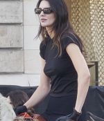 Access_Kardashian_281029~2.jpg