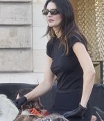 Access_Kardashian_281129~1.jpg