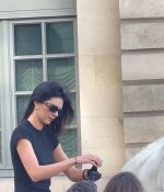 Access_Kardashian_28129~1.jpg