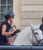 Access_Kardashian_28129~2.jpg
