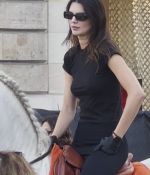 Access_Kardashian_28129~3.jpg