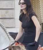 Access_Kardashian_281529~0.jpg