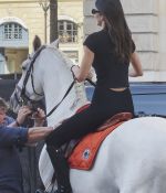 Access_Kardashian_282129~0.jpg