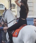 Access_Kardashian_282229~0.jpg