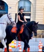 Access_Kardashian_28229~0.jpg