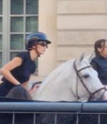 Access_Kardashian_28229~3.jpg